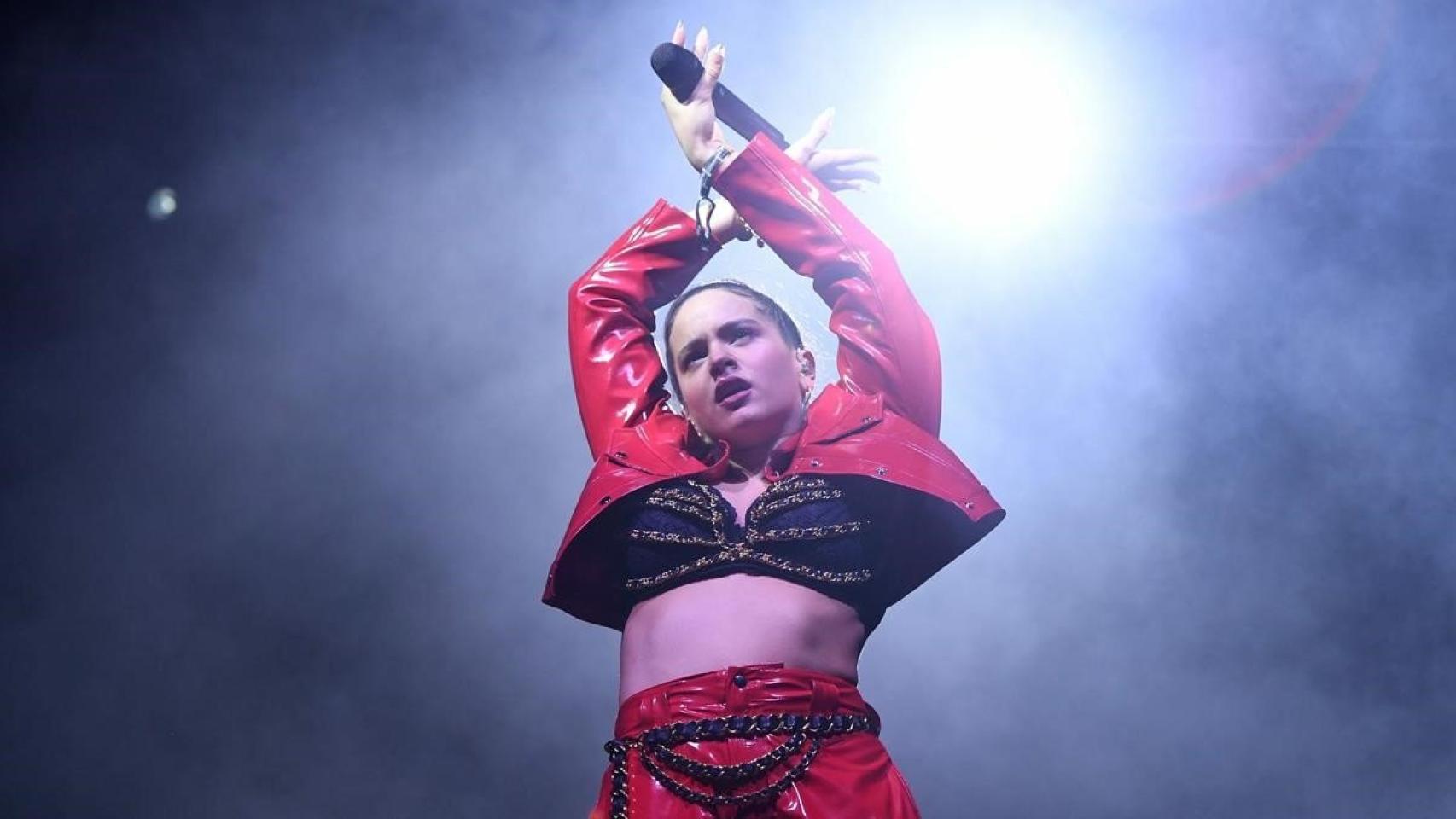 Rosalía, durante su actuación en el festival de Coachella.
