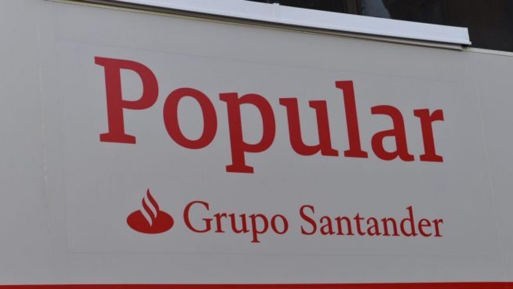 Rótulo de una oficina del Popular antes de que culmine la integración tecnológica de ambas entidades.