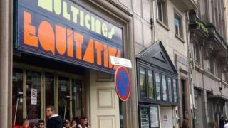 Situados en plena Plaza de Vigo, fueron los últimos cines en cerrar.