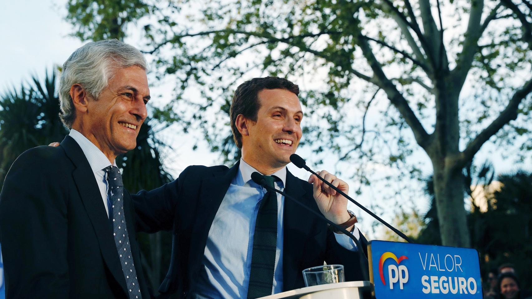 Pablo Casado junto a Adolfo Suárez Illana en el templo de Debod de Madrid.