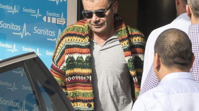 Jorge Javier Vázquez a su salida del hospital.