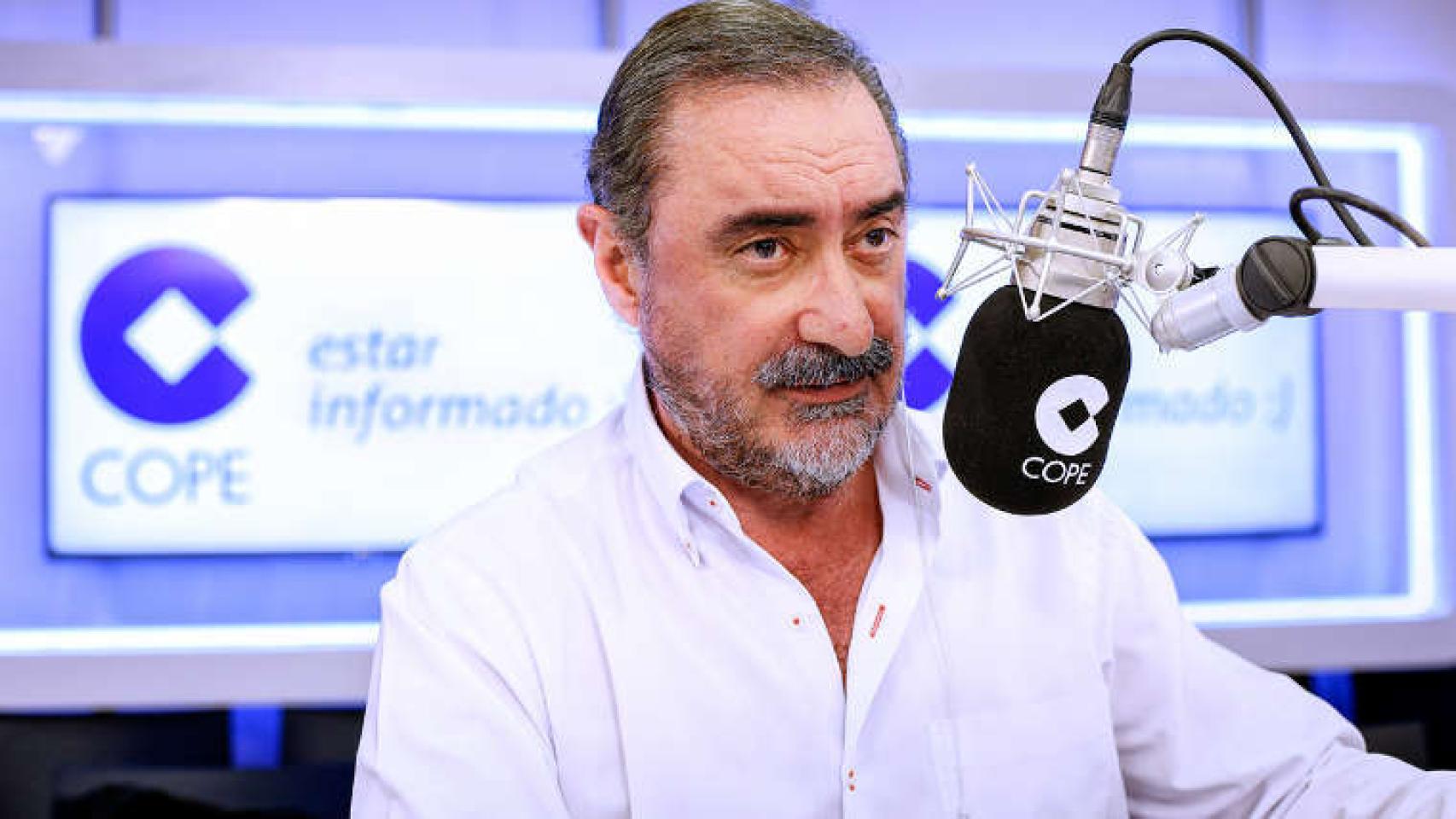 Las armas de Carlos Herrera para superar a la Ser: el tirón de Vox y la radicalización política