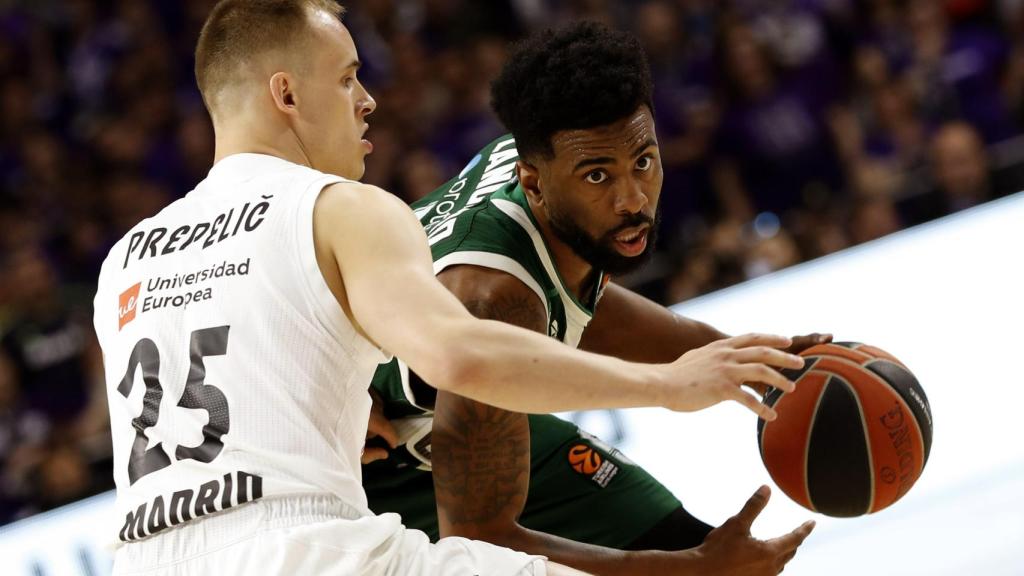 Prepelic defiende a Langford en el primer duelo ante el Panathinaikos