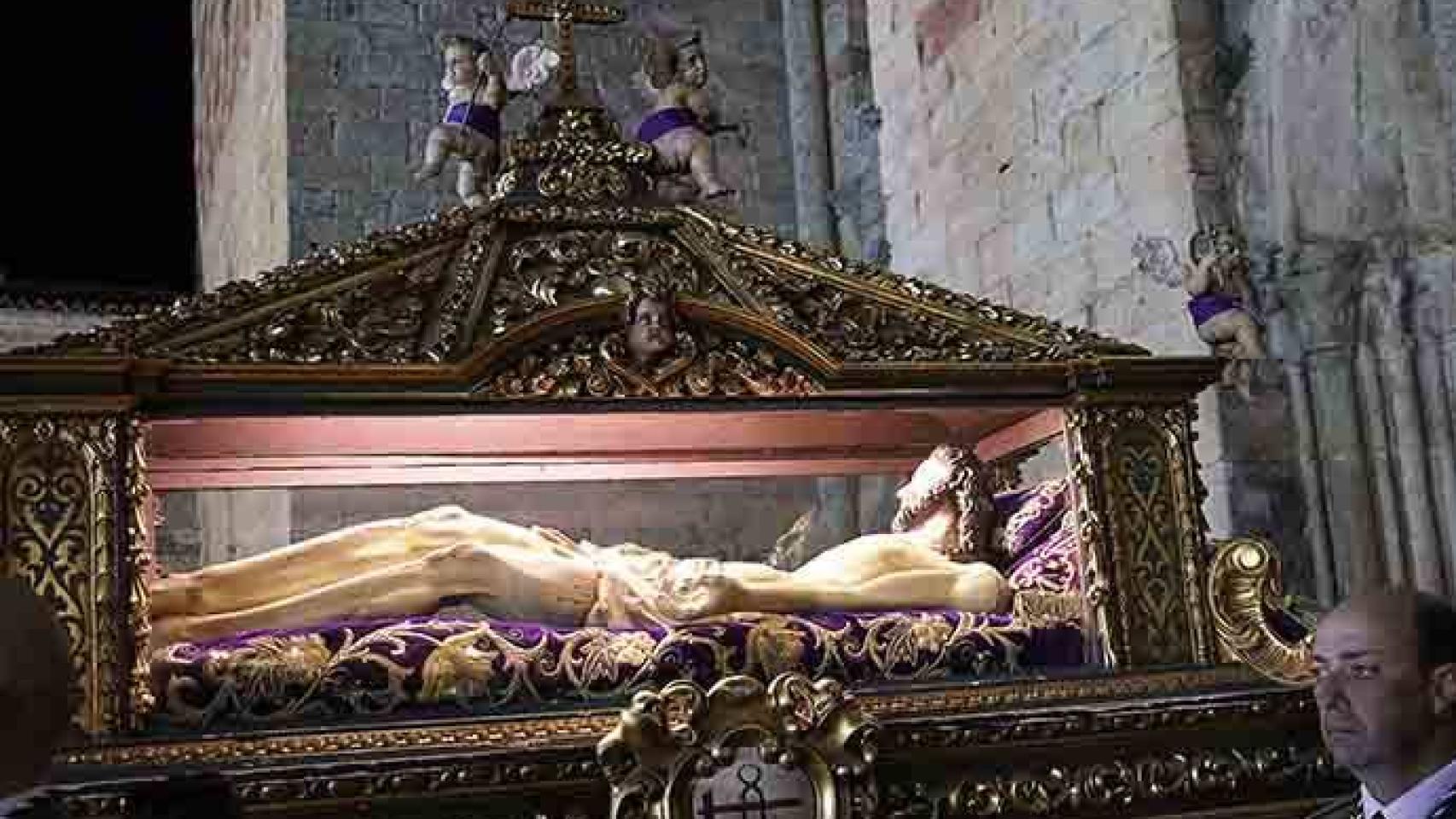 La Procesión del Silencio aprovecha la tregua de la lluvia para cautivar en Sigüenza 1