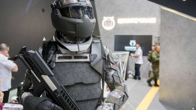 Exoesqueleto militar del modelo Ratnik 3, correspondiente al Ejército ruso.