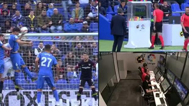Mano de 'Mudo' Vázquez en el área del Getafe. Foto: Twitter (@elchiringuitotv)
