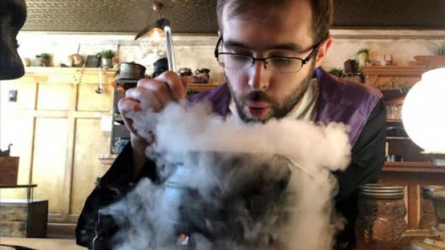 Elaboración de una de las pociones al estilo de Harry Potter.