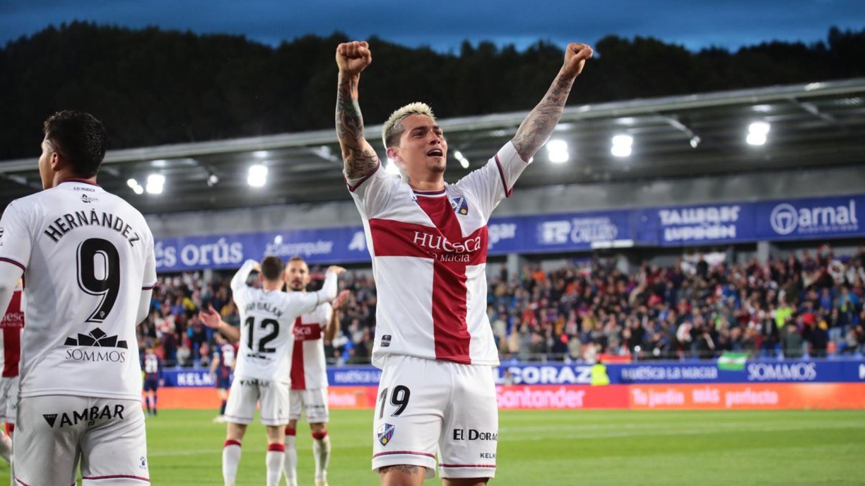 Chimy Ávila celebra su gol ante el Eibar. Foto: Twitter (@SDHuesca)