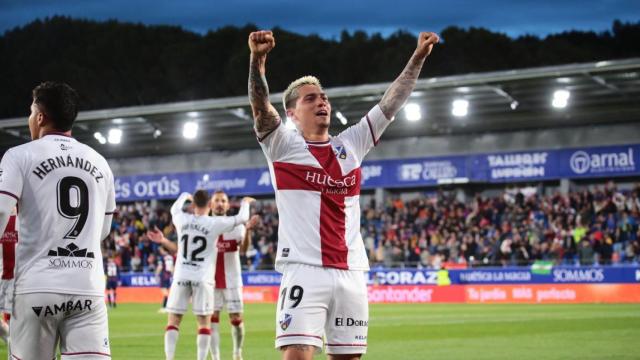 Chimy Ávila celebra su gol ante el Eibar. Foto: Twitter (@SDHuesca)