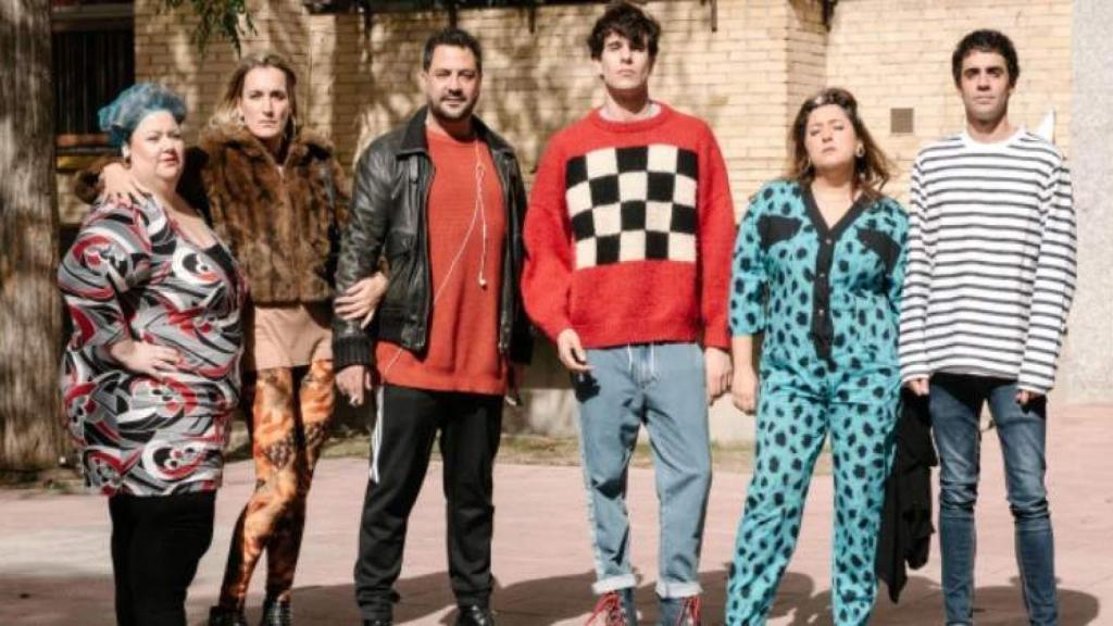 Benja de la Rosa junto a los Javis y actrices de Terror y Feria.