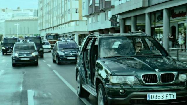 Fotograma de El desconocido rodado en el paseo marítimo coruñés.