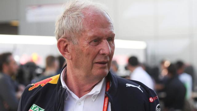 Helmut Marko en un paddock de F1