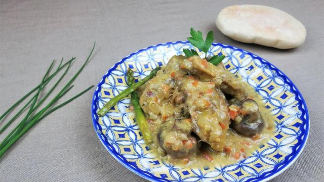 Pollo guisado con verduras, receta fácil y barata para fin de mes