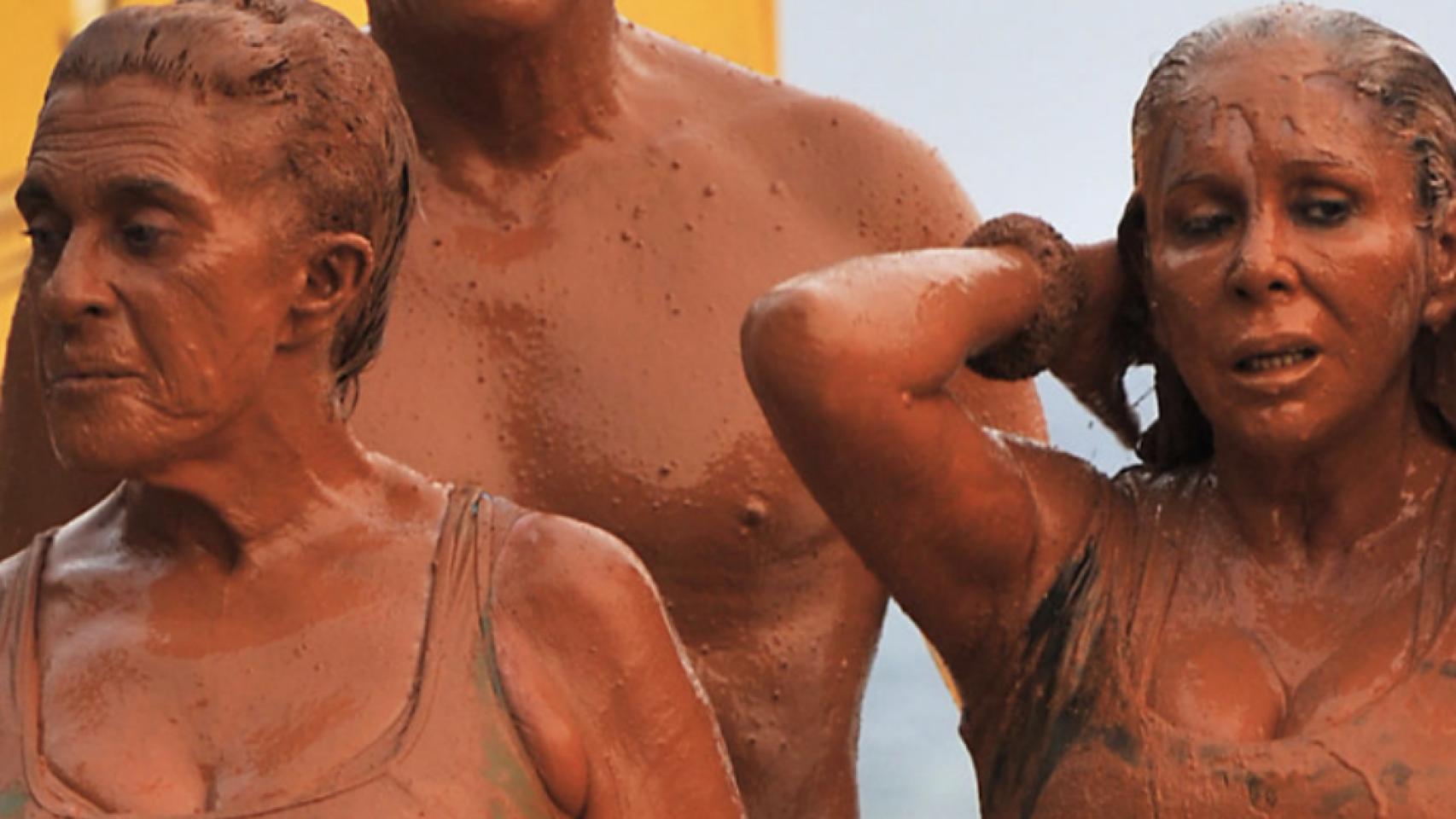 Chelo García Cortés e Isabel Pantoja.