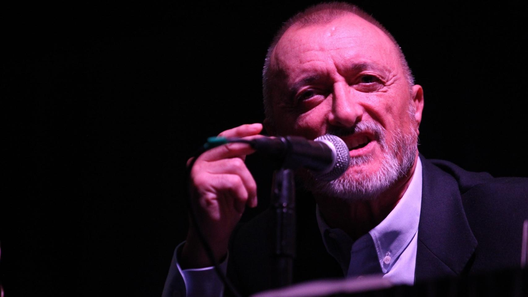 Pérez-Reverte en la Feria del Libro de Buenos Aires este domingo.