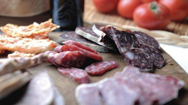 Cada gramo de grasa contiene 9 calorías.