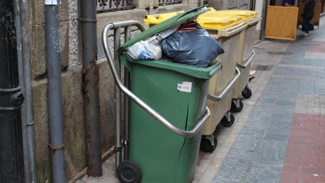 Imagen de archivo. Contenedores en la calle Galera.