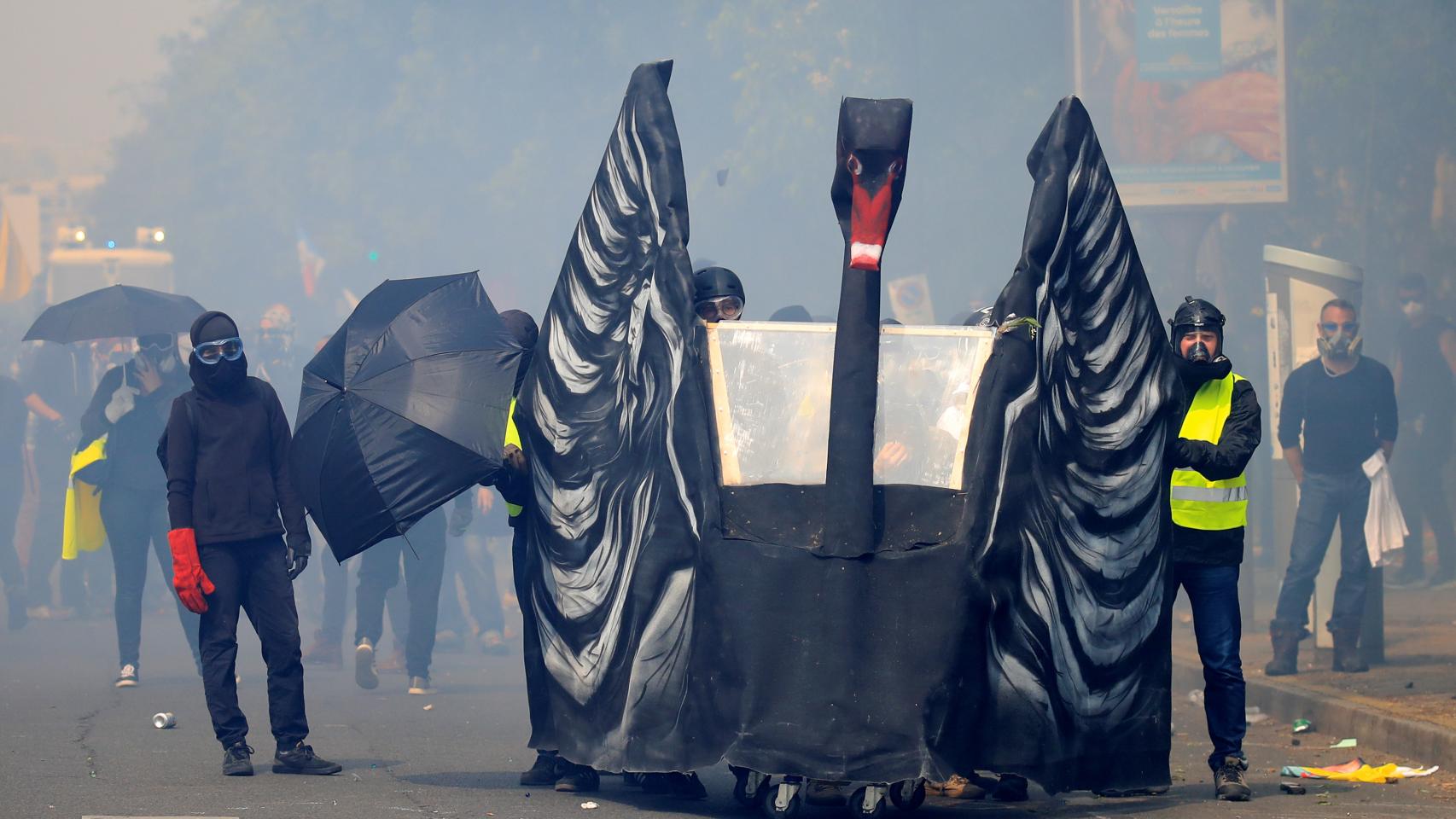 Cientos de detenidos, incluidos tres españoles, en una nueva violenta protesta de los 'chalecos amarillos'