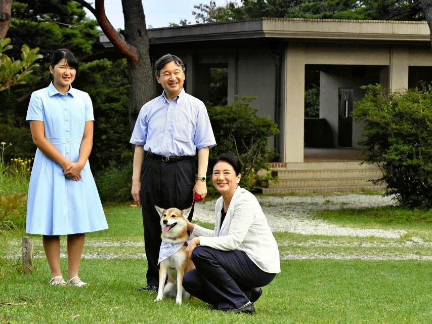 El emperador Naruhito, la emperatriz Masako y la princesa Aiko.