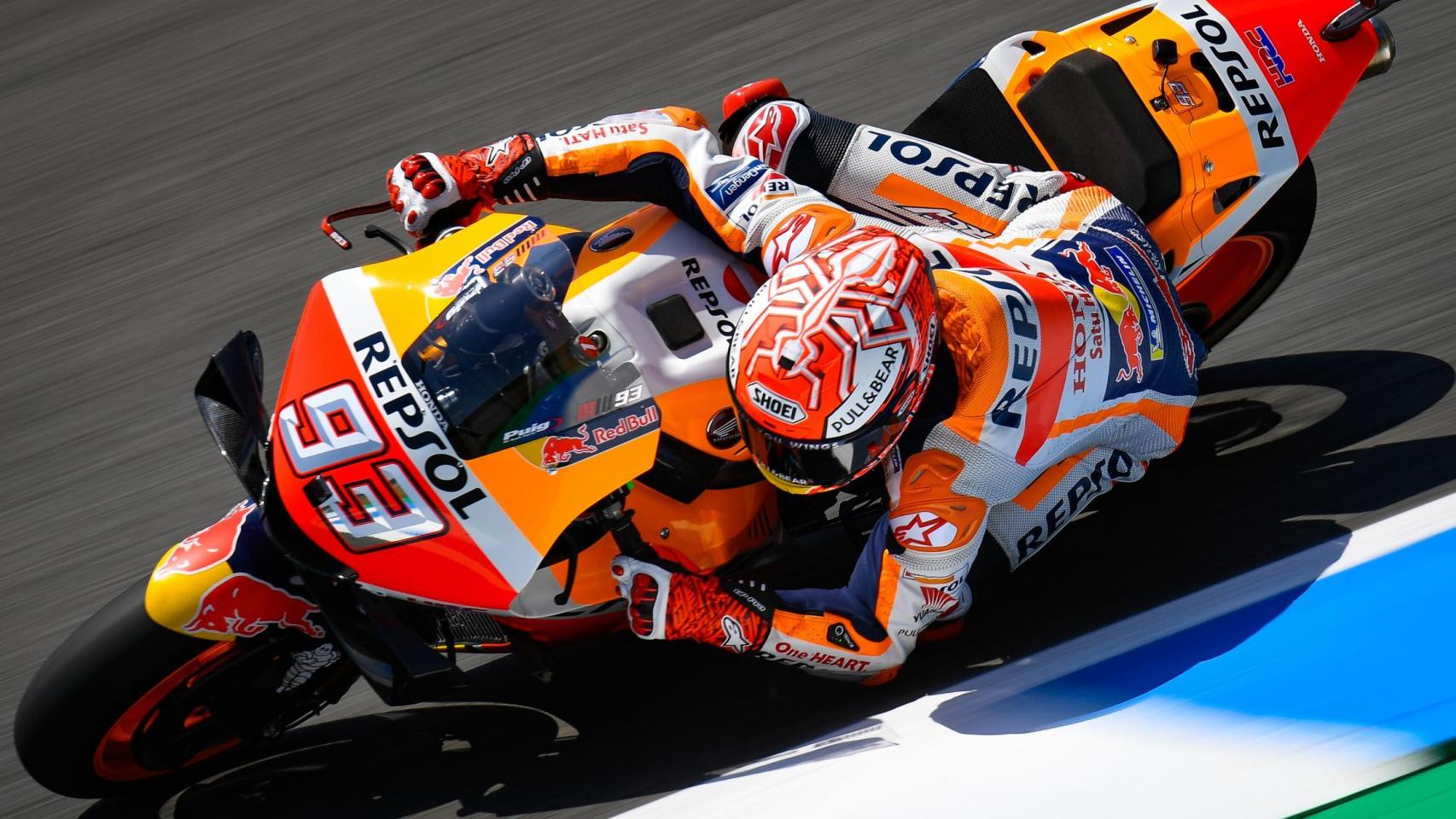 Marc Márquez traza un viraje durante la carrera del Gran Premio de España, en el circuito de Jerez.