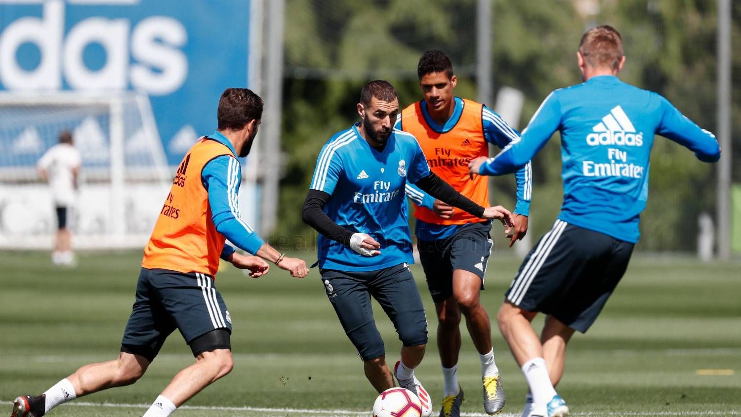 Benzema entrenando en Valdebebas.