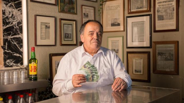Cañita Brava, feliz con sus 6.000 pesetas de whisky