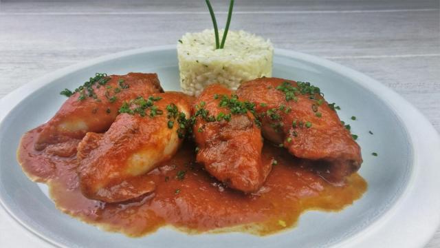 Chipirones rellenos en salsa vizcaína, una receta de toma pan y moja
