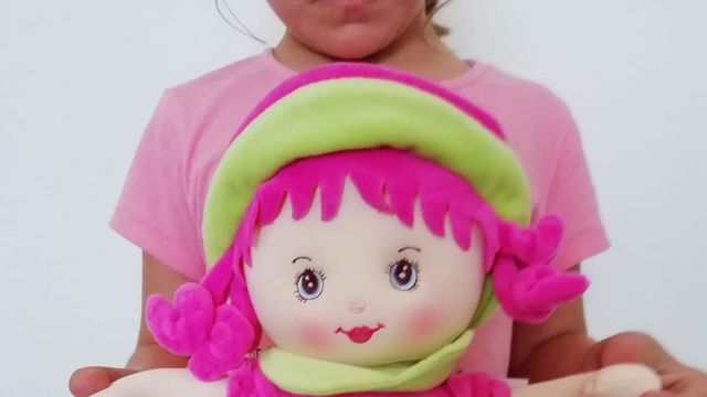 Un juguete para S., la niña maltratada de Zaragoza que sigue en la UCI por las palizas de su madre