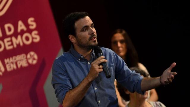 Alberto Garzón en un mitín este sábado
