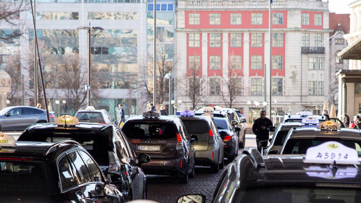 Sin electrolineras: en Oslo los taxis eléctricos tendrán recarga inalámbrica