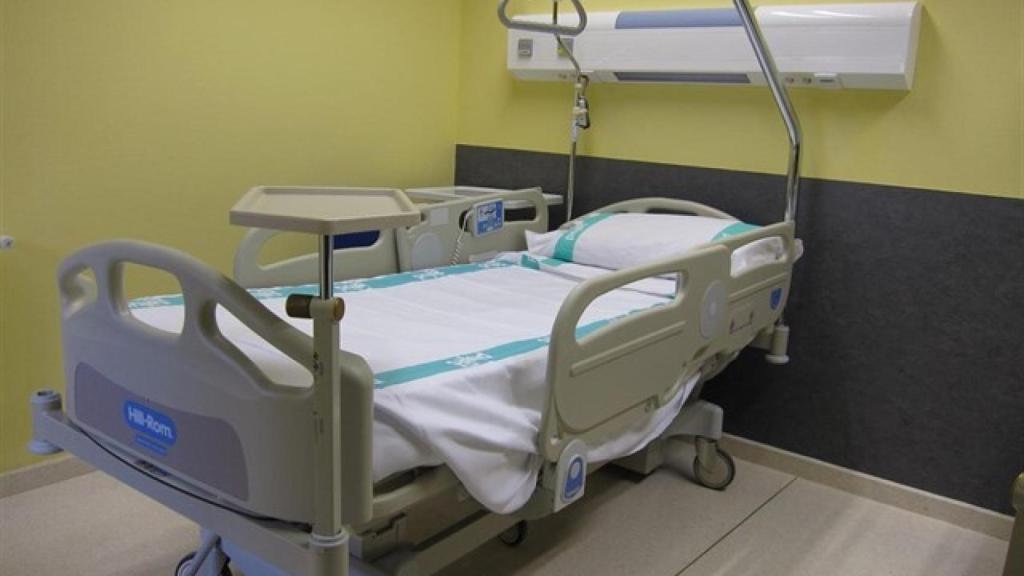 Una cama de hospital.