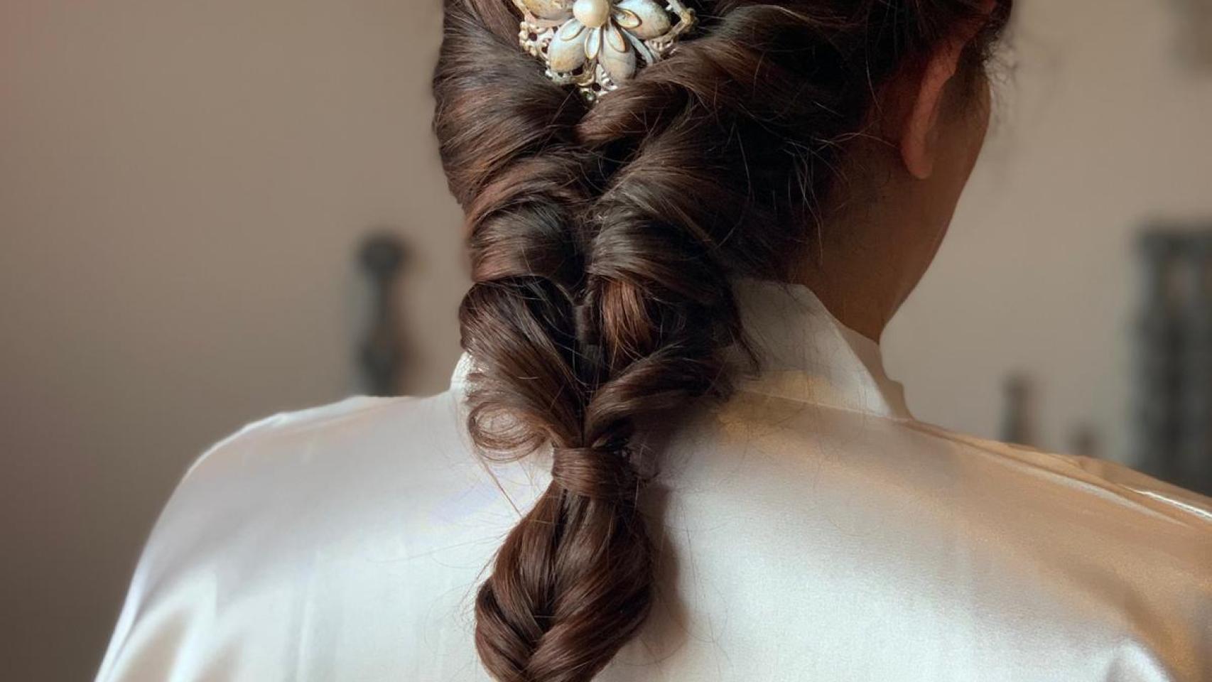 Una novia luciendo uno de los tocados inspirados en 'Juego de Tronos'.