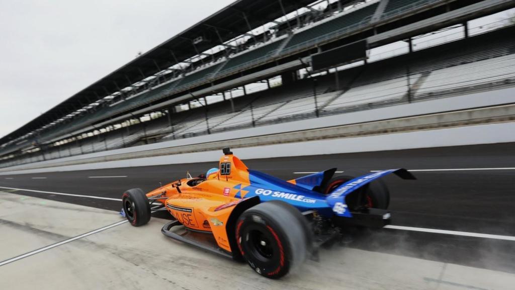 Fernando Alonso durante los entrenamientos de las 500 Millas de Indianápolis Foto: Twitter (@McLarenIndy)