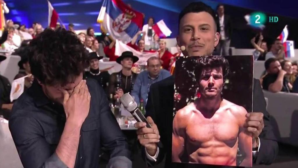 Miki en la primera semifinal de Eurovisión.