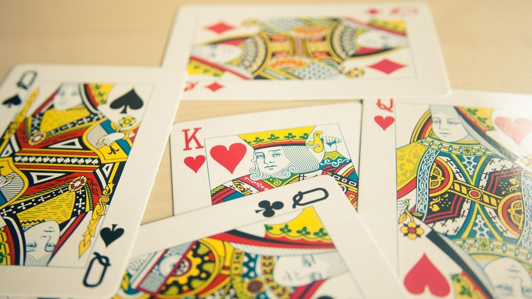 Aprender a jugar al clásico juego del solitario es muy sencillo