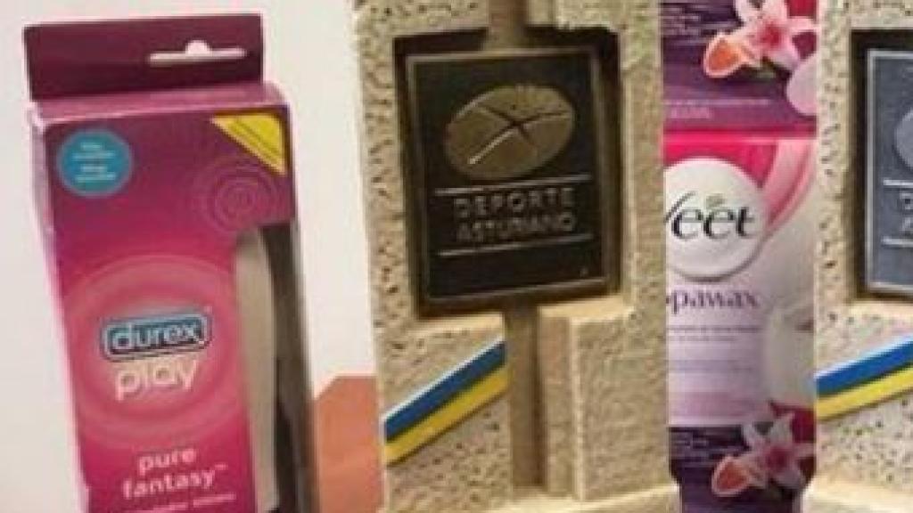 Los regalos que han recibido las ganadoras del Campeonato de Squash. Foto: Twitter (@Ganamosconellas)