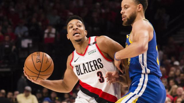 Stephen Curry y C.J. McCollum durante un partido