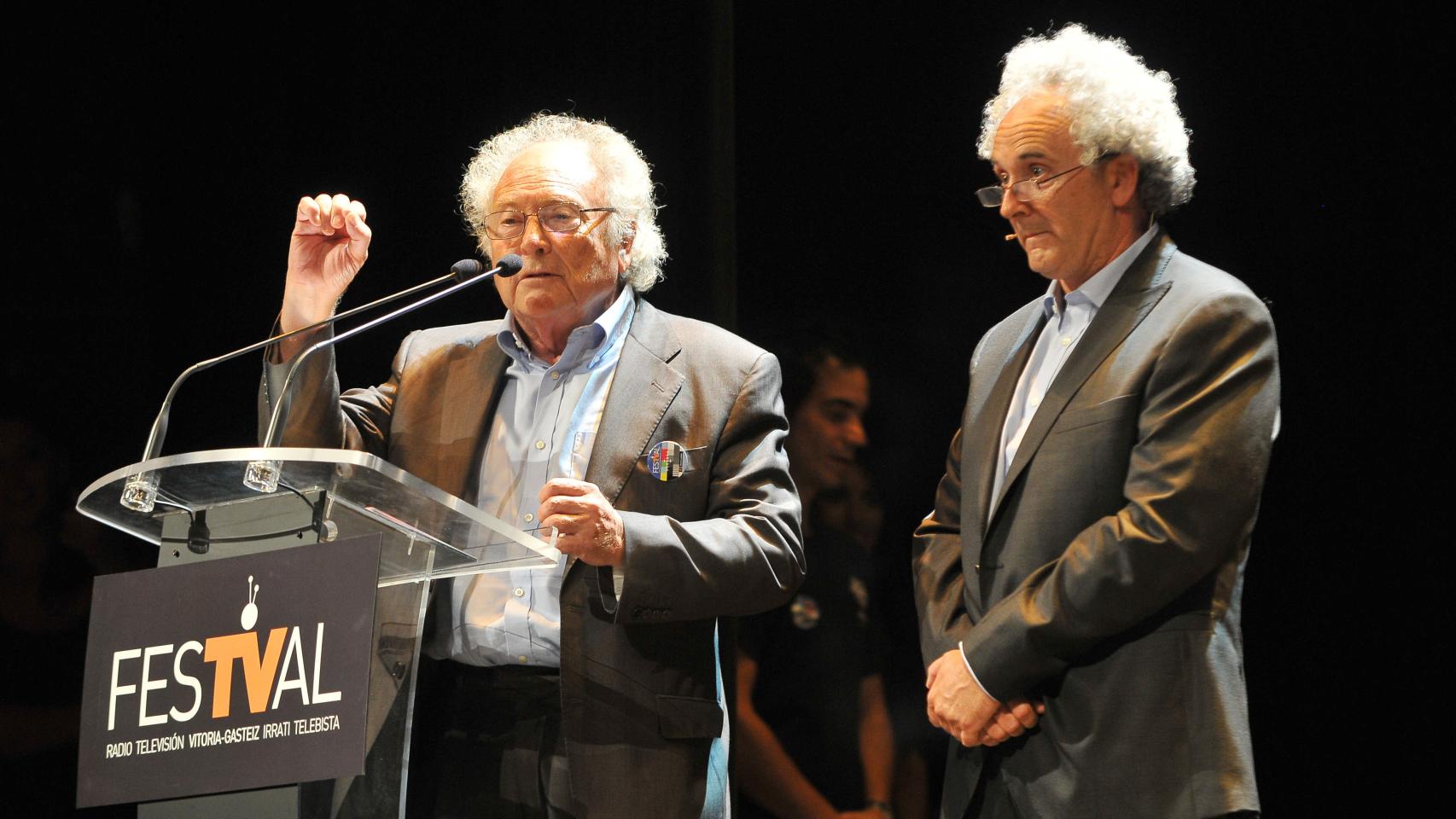 Eduard Punset en el Festival de Televisión de Vitoria de 2010 junto a un imitador.