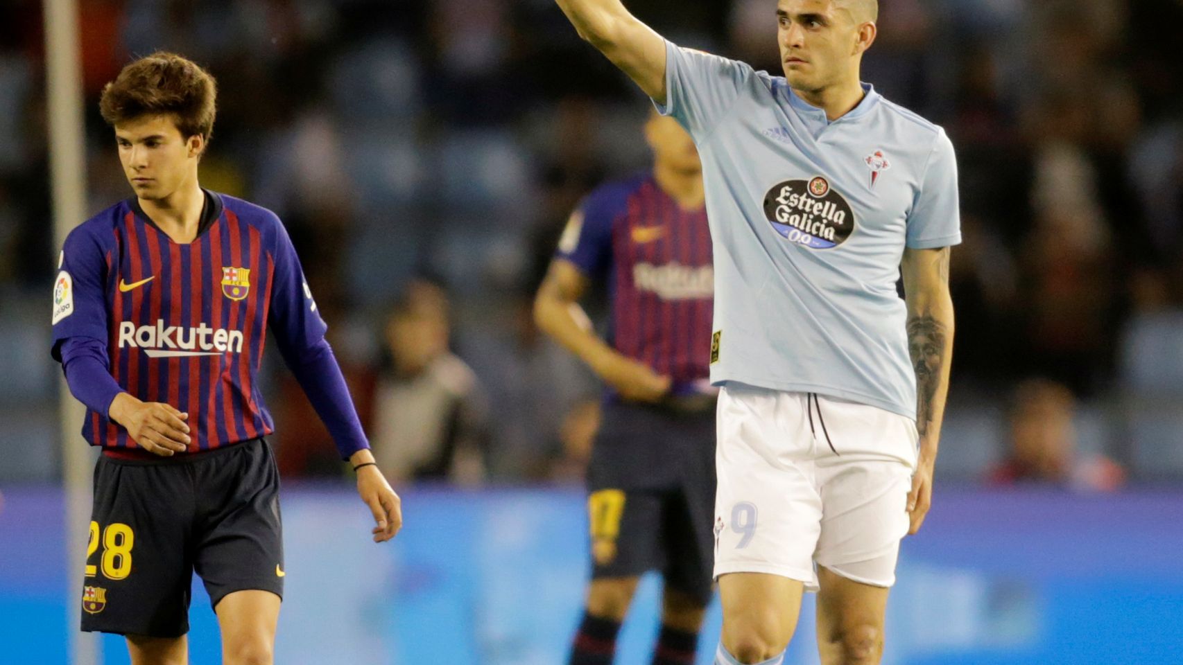 Maxi Gómez contra el Barcelona