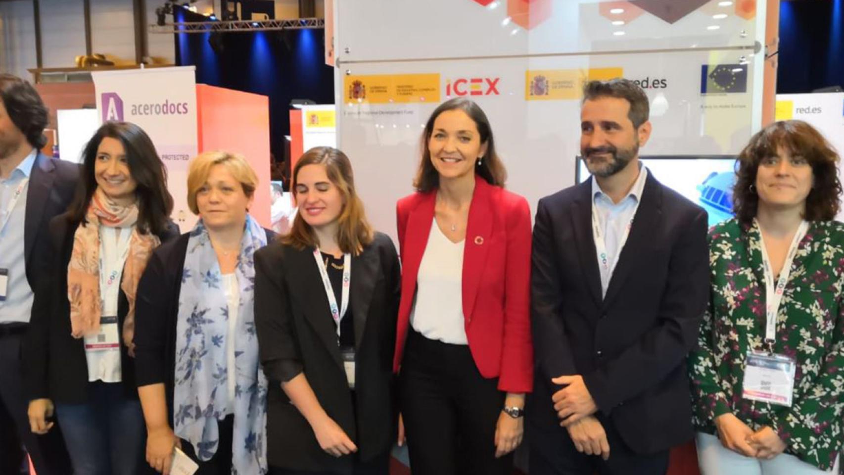 La ministra en funciones Reyes Maroto en su visita a la segunda jornada del DES.