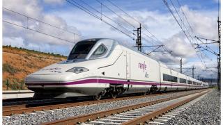 Un tren de alta velocidad de Renfe de la serie 112 como los que circularán entre Madrid y Granada.