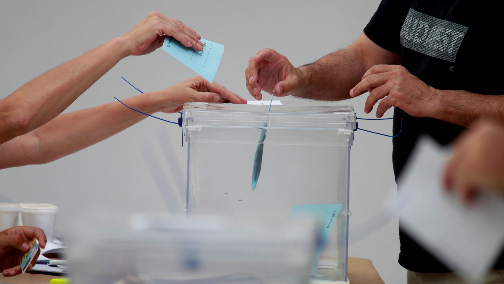 Los colegios estarán abiertos a las 20 horas