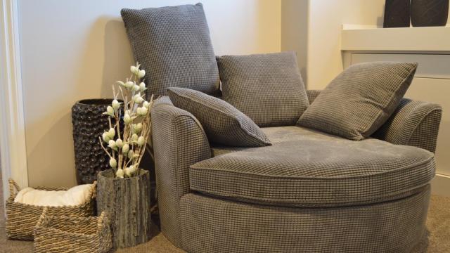 Tapiza tu sofá y dale una segunda vida