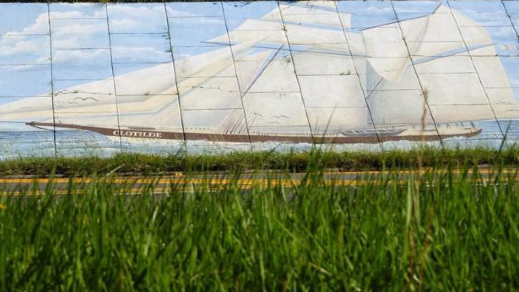 Un mural en Alabama muestra al barco negrero 'Clotilde'.