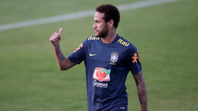 Neymar entrena con Brasil