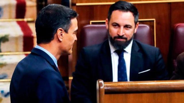 Santiago Abascal, presidente de Vox y diputado en el Congreso, ante Pedro Sánchez, presidente del Gobierno.