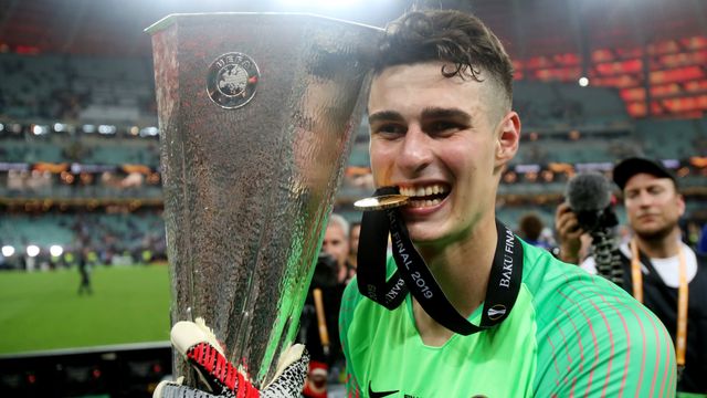 Kepa posa con la Europa League