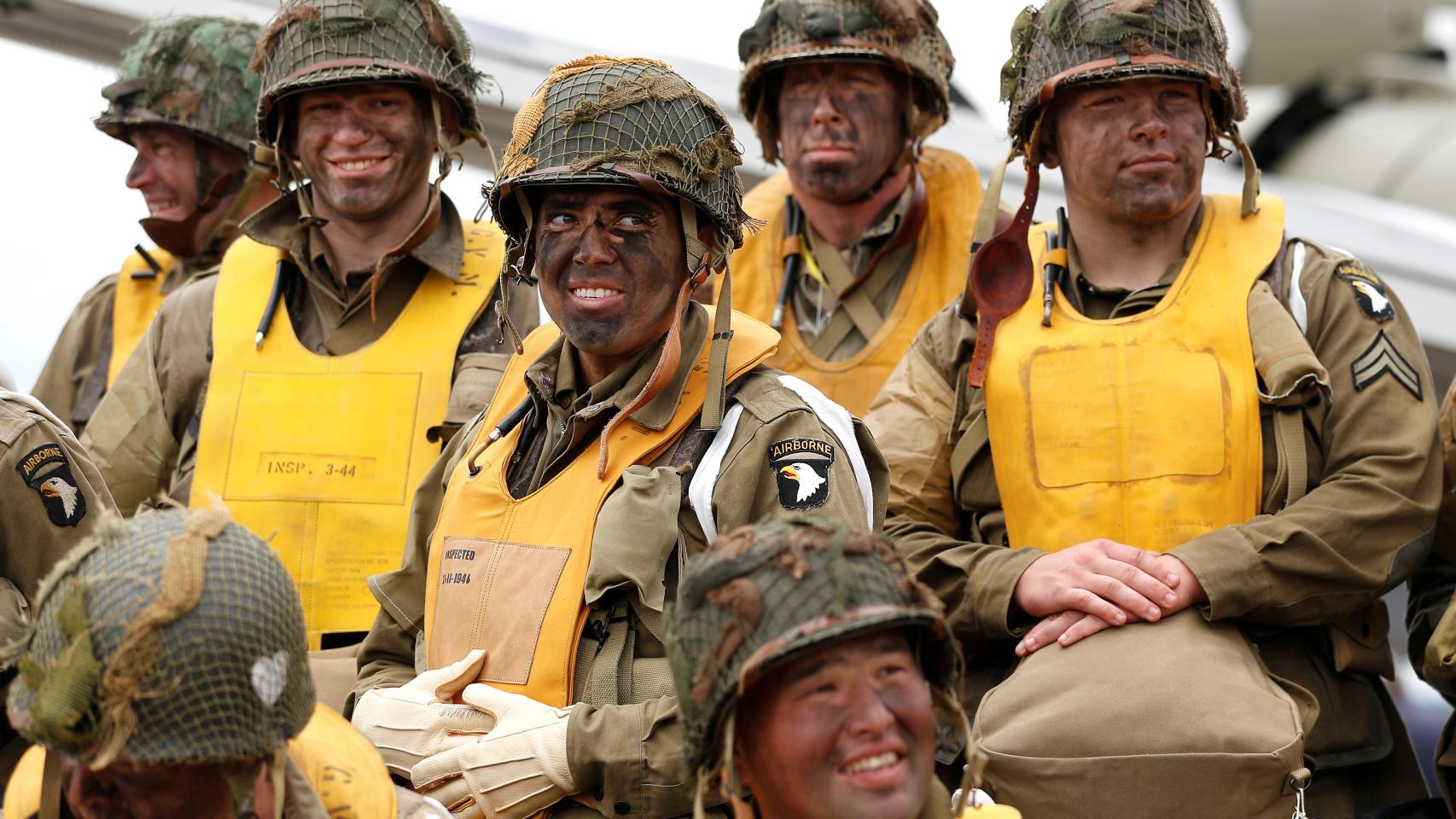 2019-06-05T171614Z_39830394_RC1D2F65BDB0_RTRMADP_3_DDAY-ANNIVERSARY-PLANES