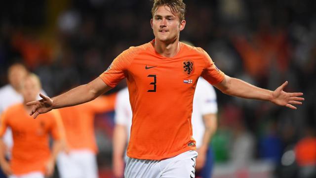 De Ligt celebra su gol contra Inglaterra