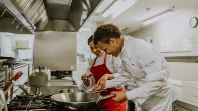 La Gastroescuela es la nueva iniciativa de GIRA Jóvenes Coca-Cola.